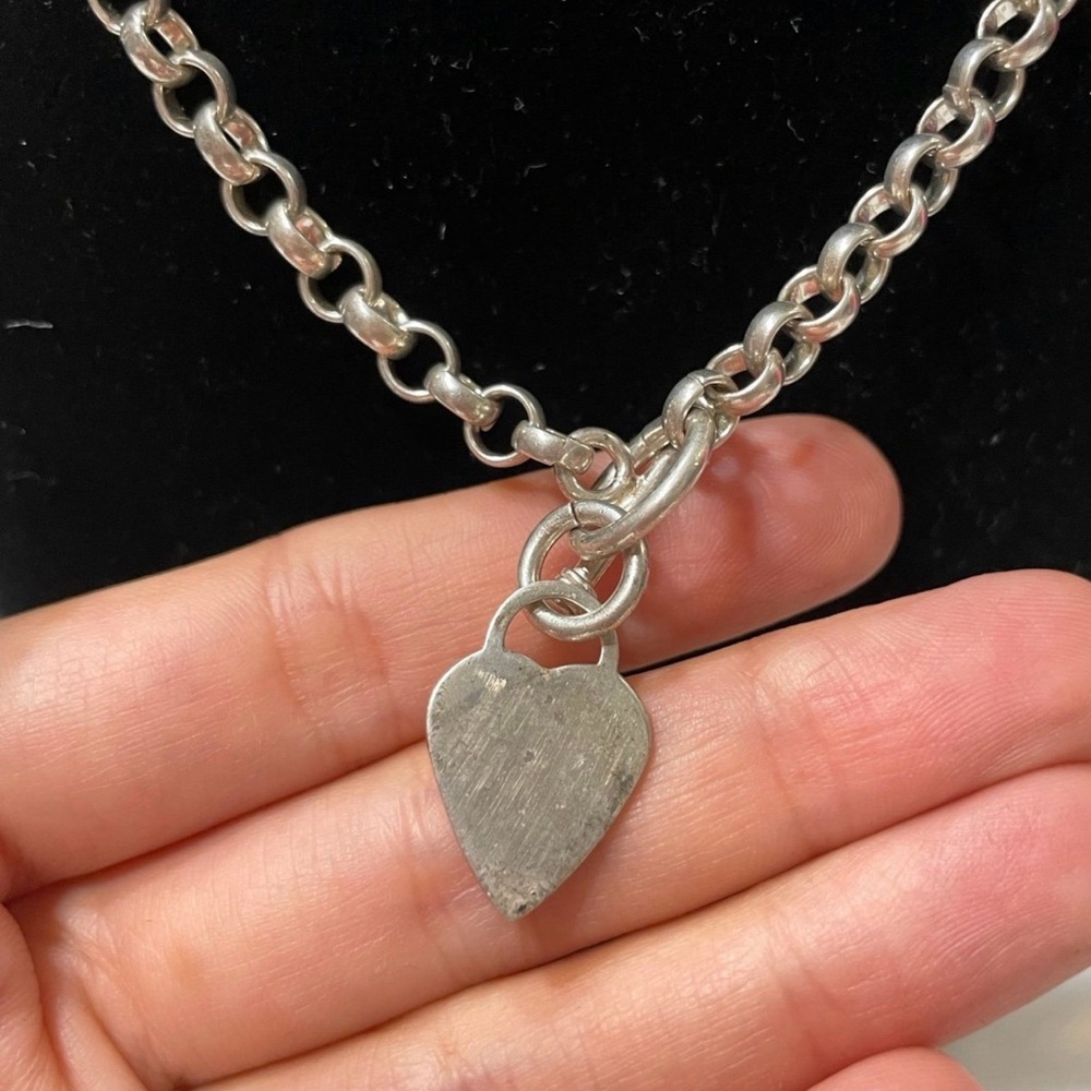 Elegant Silver Heart Pendant Necklace - Picture 3 of 6